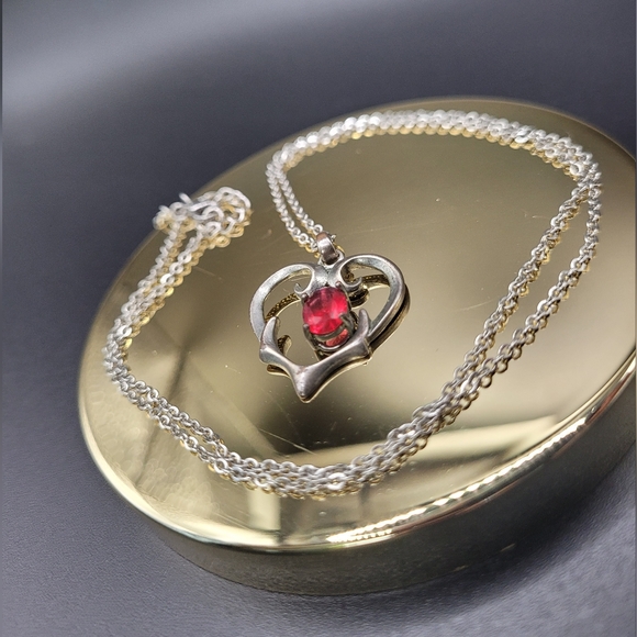 Silver heart pendant necklace with red gemstone. - Picture 3 of 9